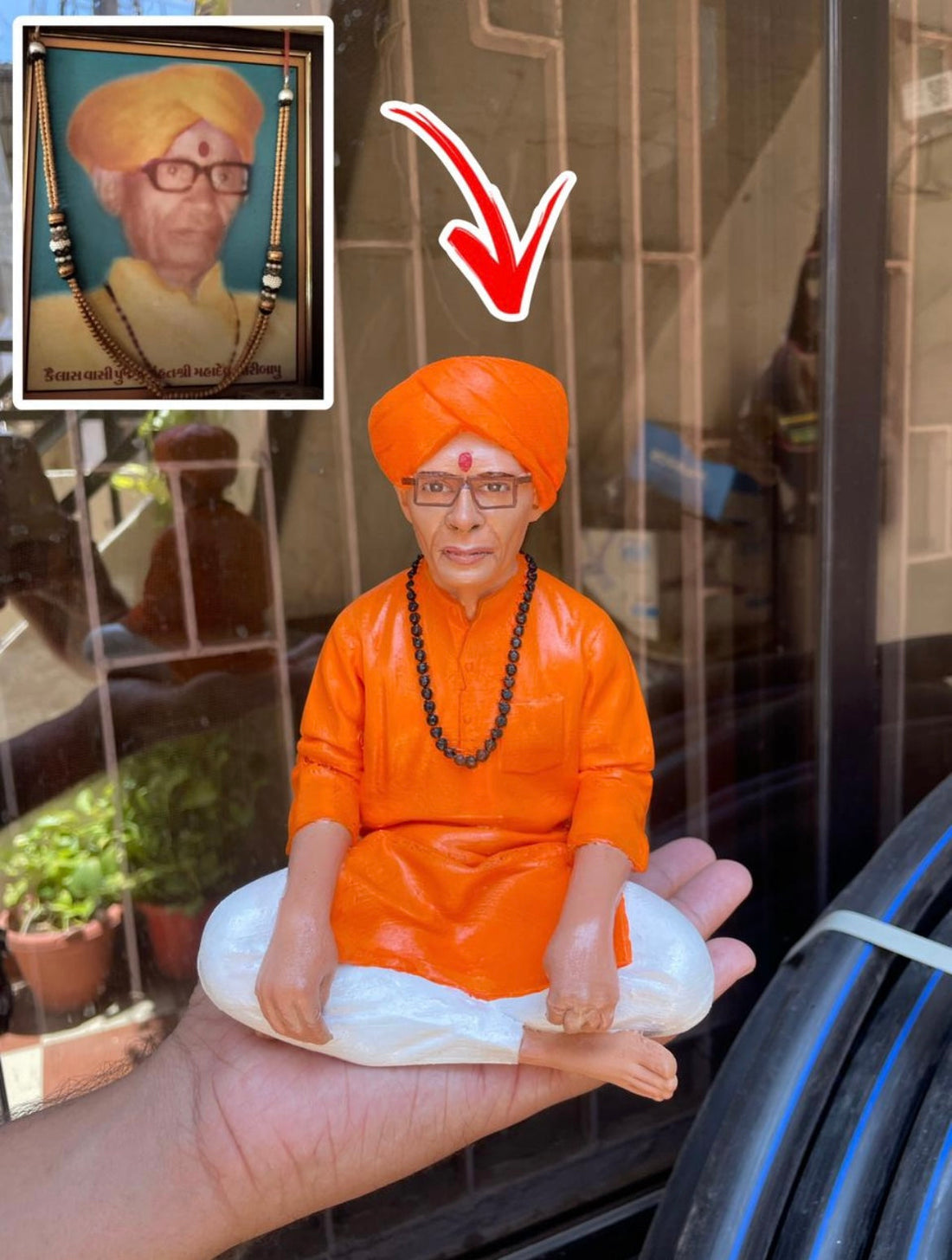 Mini Statue